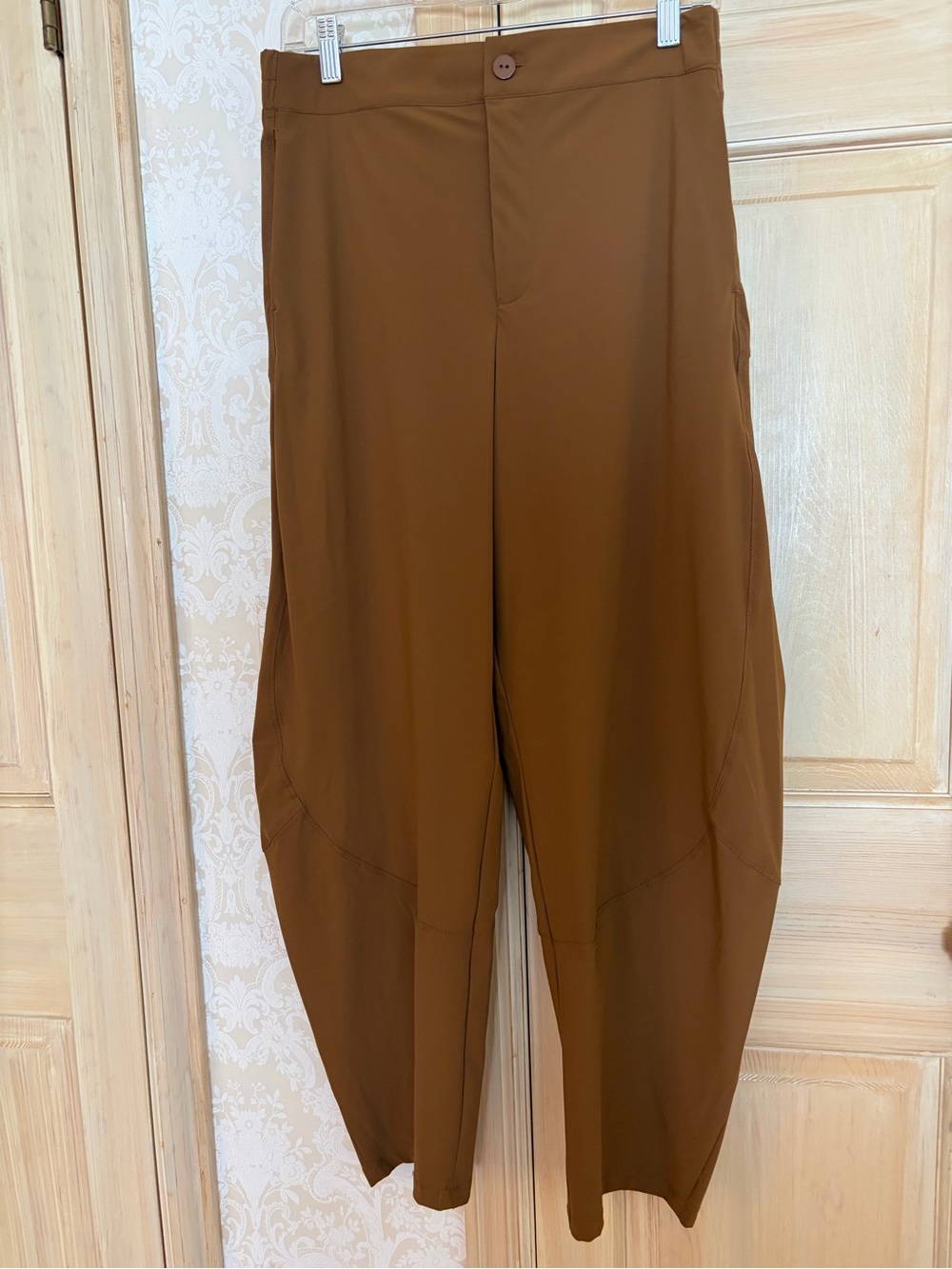 Effortless Wide-Leg Trousers in Chestnut Brown